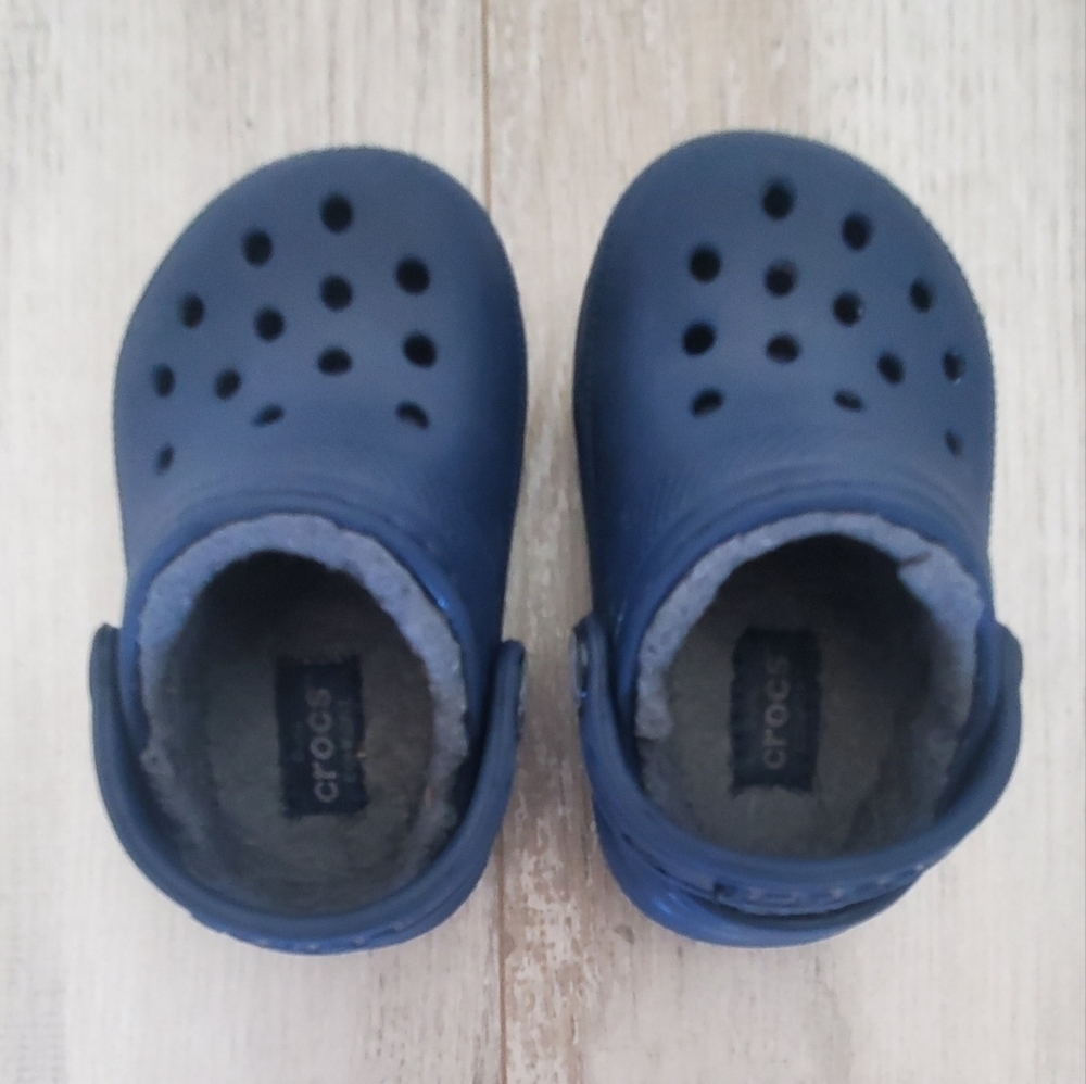 Navy Toddler Crocs Size 4